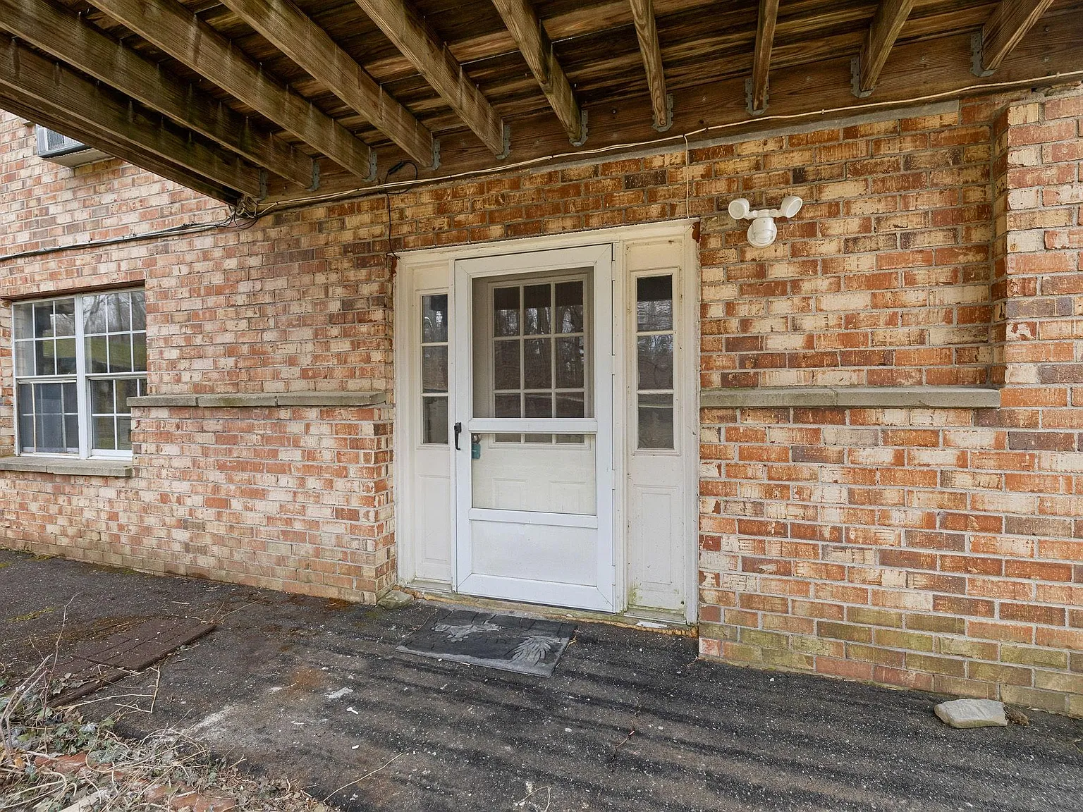 2 bed, 1100 sqft, $2,200 — Photo 2