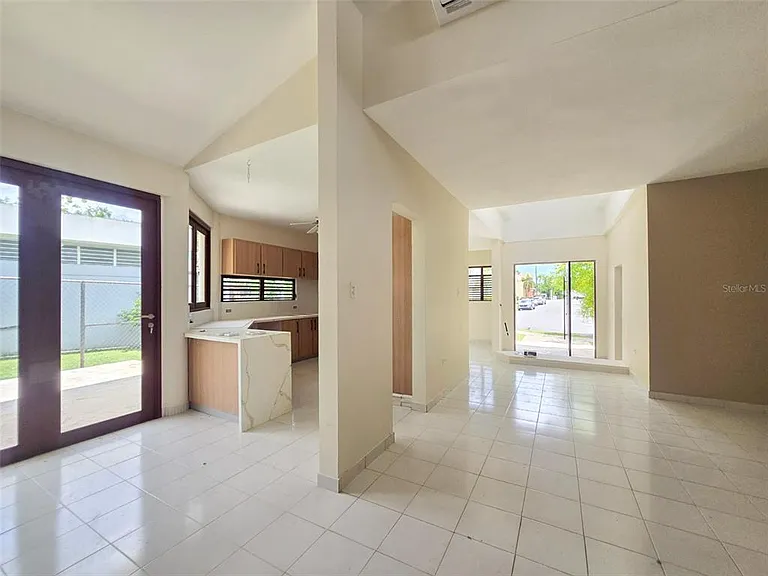 701 Calle Azorin — Photo 10