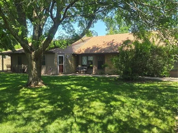 18345 Nottingham Ct, Basehor, KS 66007