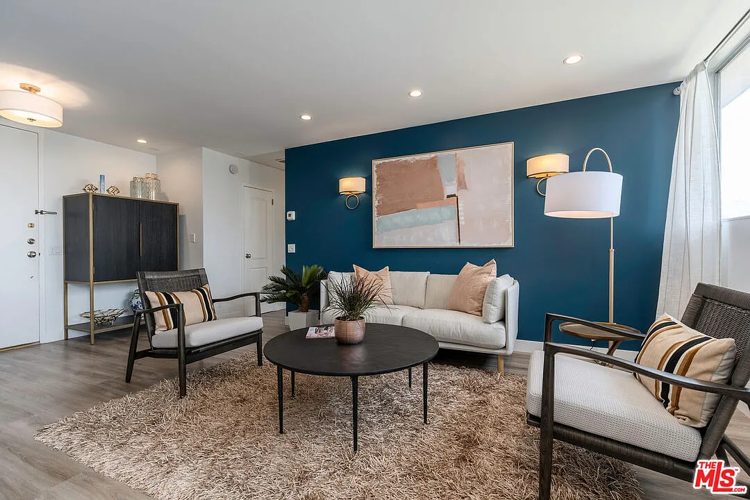 1 bed, 2.0 bath, 712 sqft, $3,600 — Photo 3