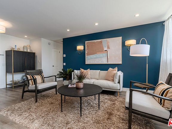 3rd image of 100 S Doheny Dr APT 518