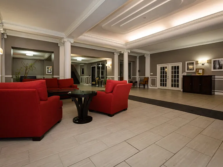 The Ashland Tower Modern Living in the Heart of Rogers Park — Photo 3
