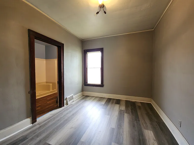 805 N Linn St — Photo 6