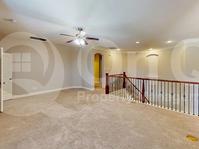 901 Colby Dr — Photo 8