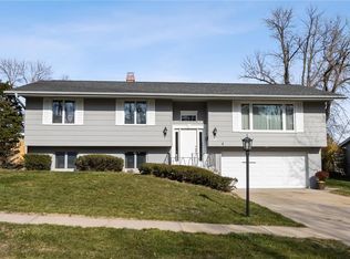 388 Parkland Dr SE, Cedar Rapids, IA 52403