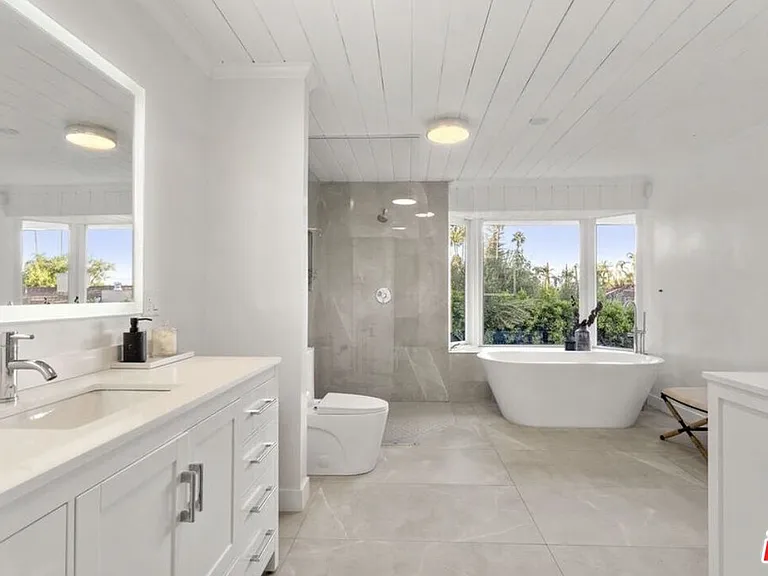 4678 White Oak Ave — Photo 13