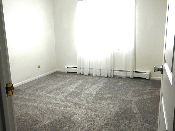 5th image of 235 Laurel St #3