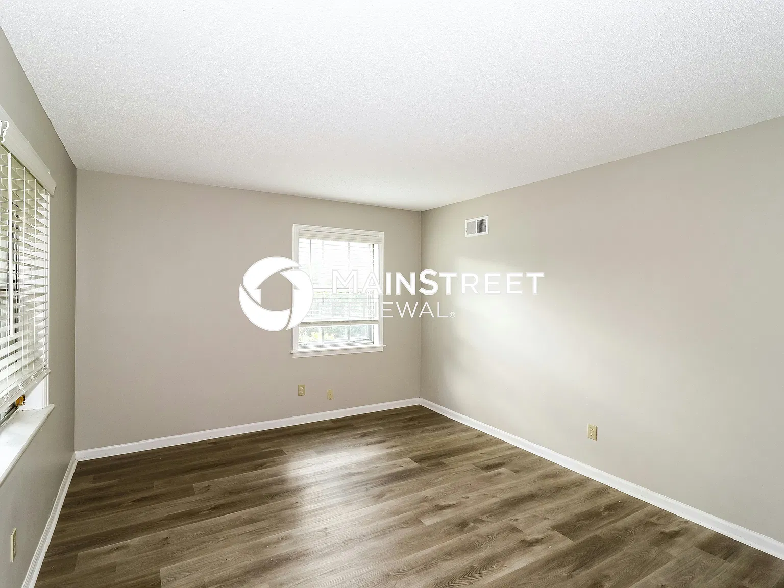 5284 Dargen Ave — Photo 3