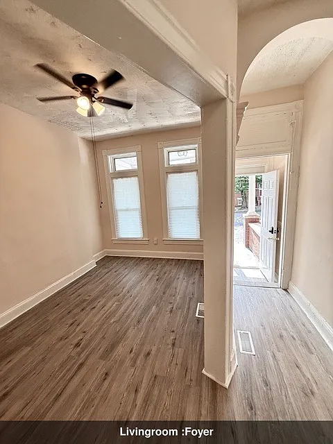 3 bed, 1.5 bath, $1,350 — Photo 2