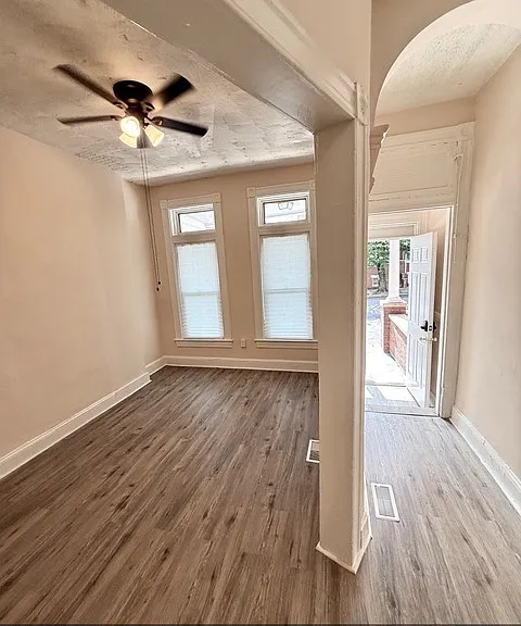 1633 Appleton St — Photo 2
