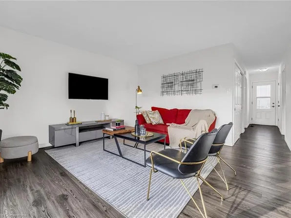 293 Limeridge Rd W #12, Hamilton, ON L9C 2V4