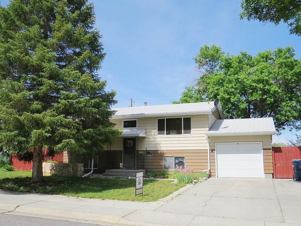 1st image of 928 Sherry Dr