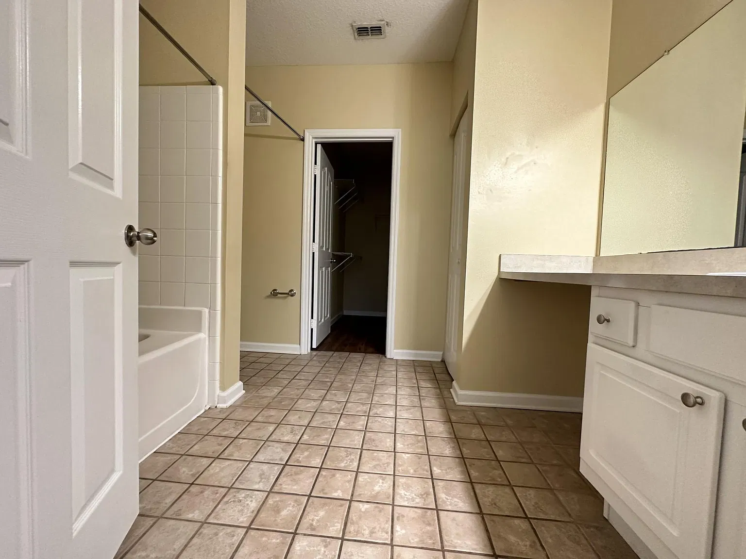 2 bed, 1116 sqft, $1,730 — Photo 4