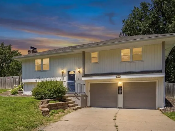 417 SW Parkwood Dr, Blue Springs, MO 64014