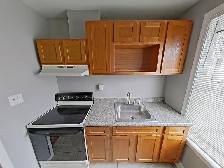 2255 N Cleveland St — Photo 4
