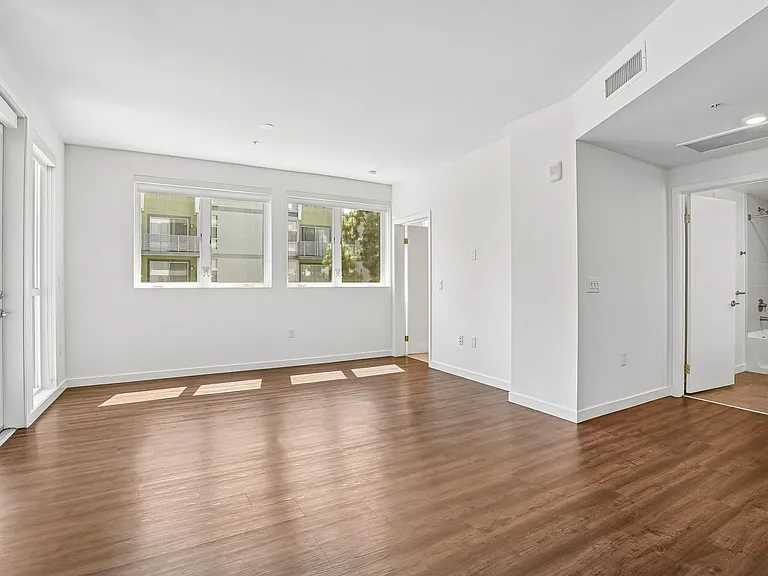 689 S Catalina — Photo 24