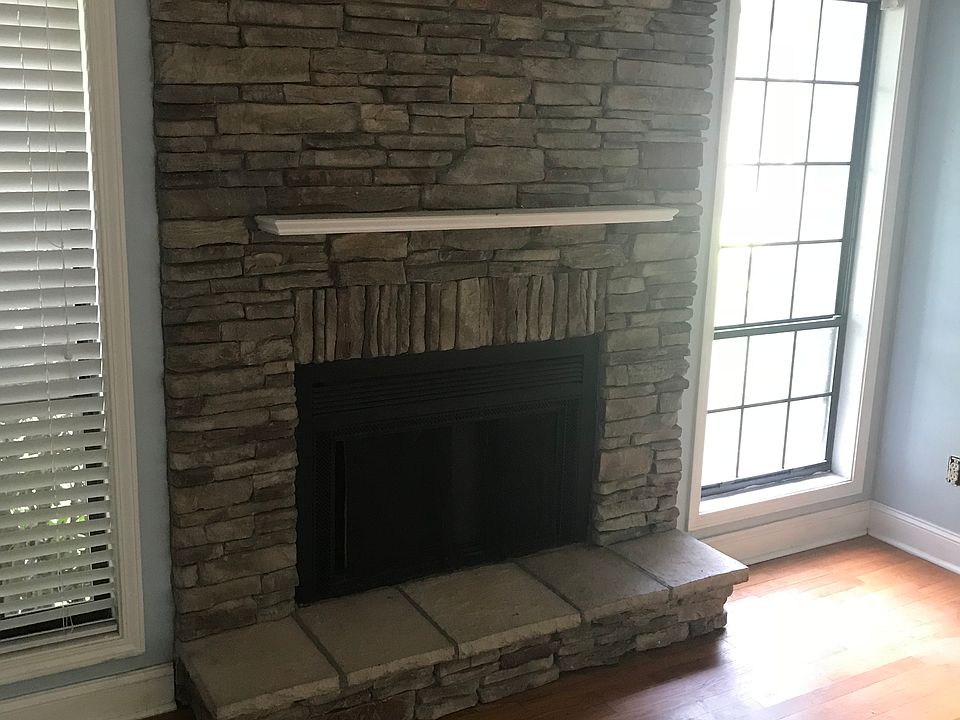 2nd image of 1114 Boone Ln