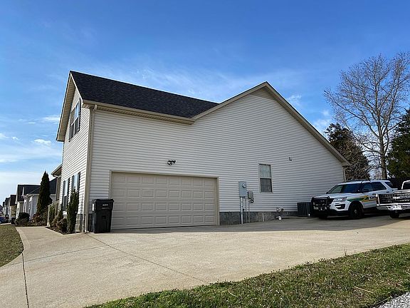 2car garage & outside parkin