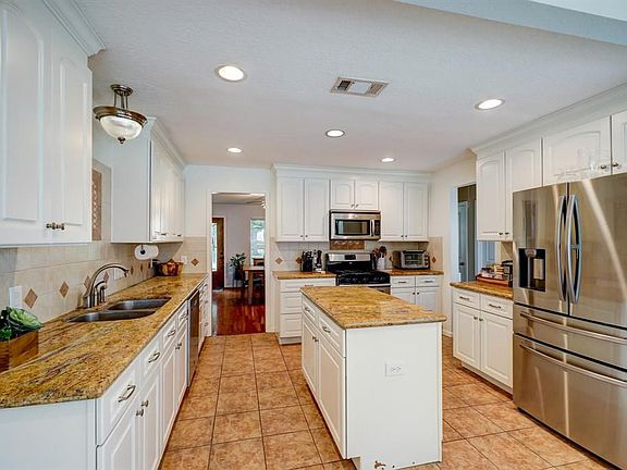 4th image of 1614 Woodcrest Dr