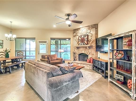 3rd image of 203 S Saw Grass Ln