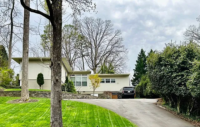 Maple Ln — Photo 1