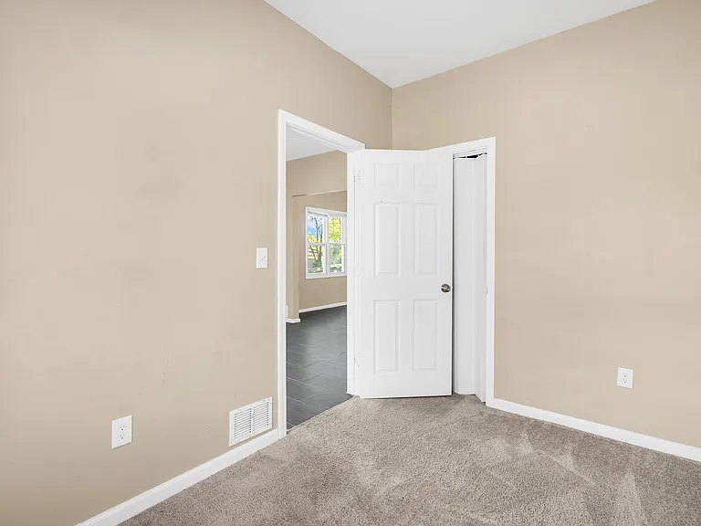 6423 Hazlett St — Photo 23