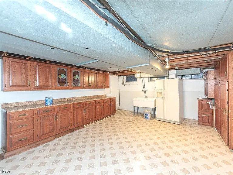 23721 Greenlawn Ave — Photo 34