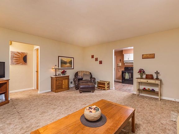 5th image of 23381 Greenleaf Blvd