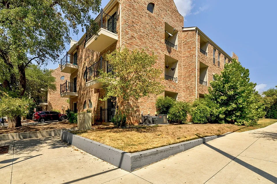 2801 Rio Grande St #207
