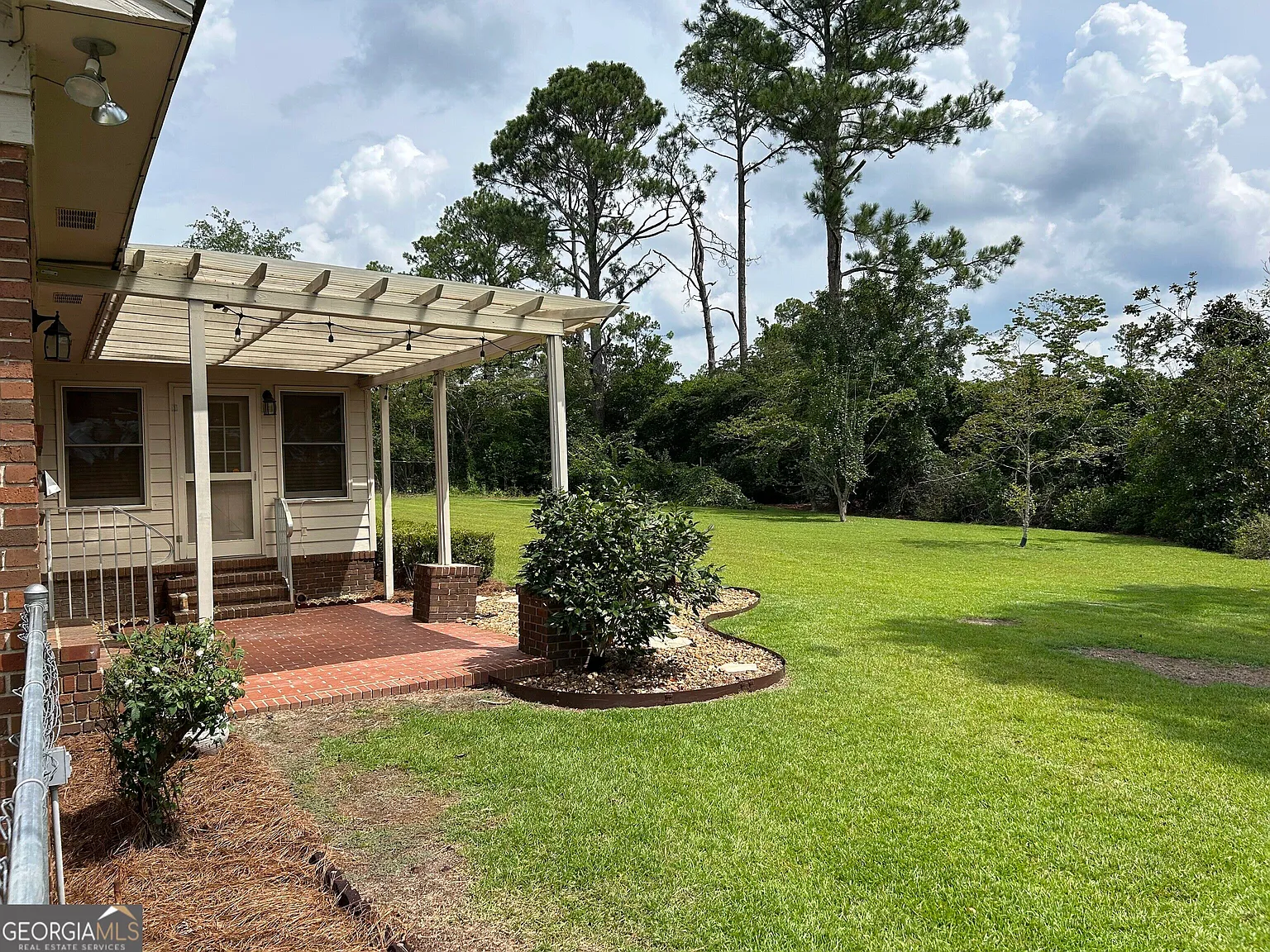 3 bed, 2.0 bath, 1747 sqft, $1,700 — Photo 2