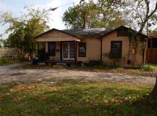 211 N Main St, Highlands, TX 77562