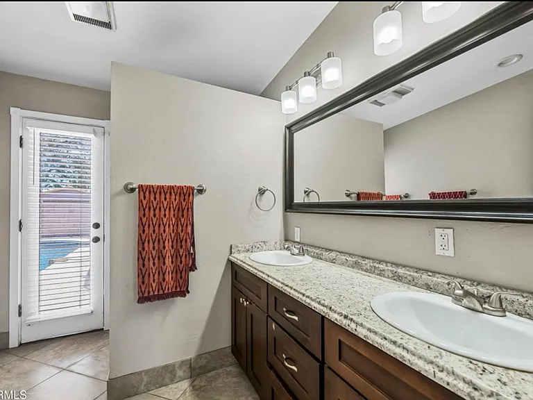 707 E Encanto Dr — Photo 23