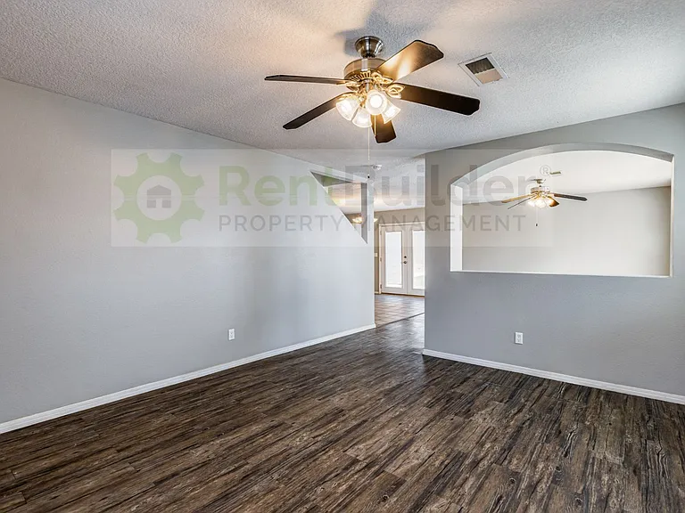 8309 Crimson Ave NE — Photo 5