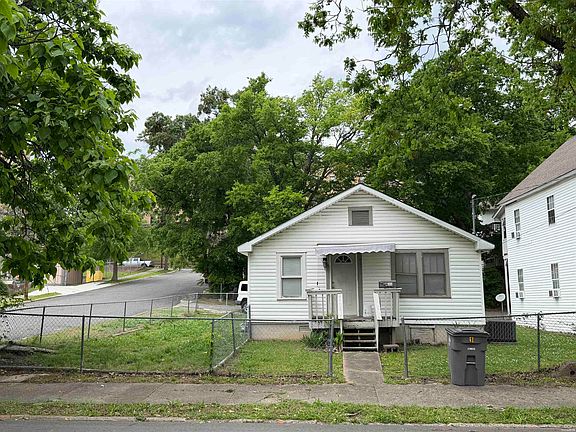 2nd image of 405 Spring St