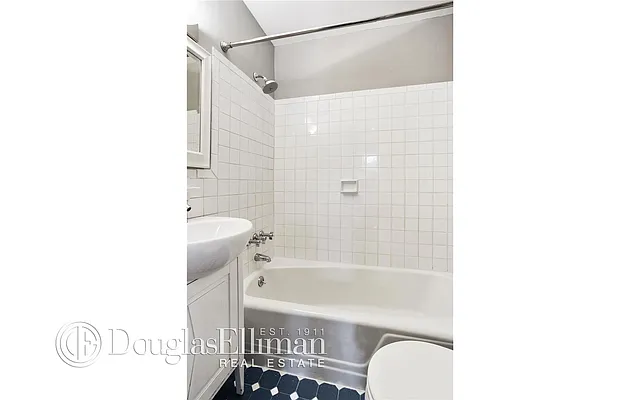 Sold by Douglas Elliman | media 24