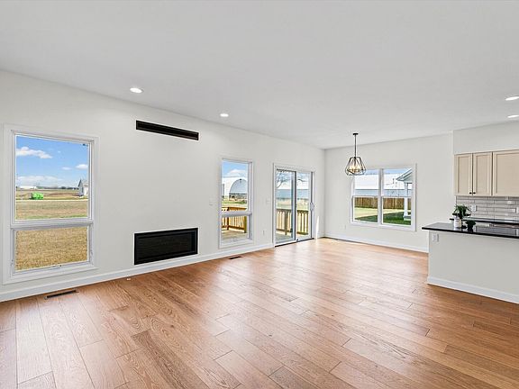 4th image of 4 Foxtrot Ln
