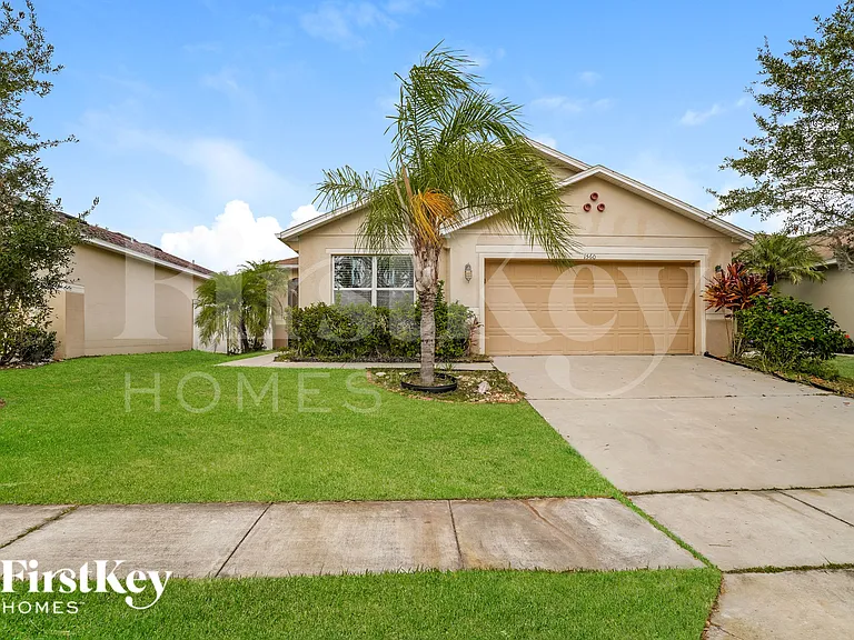 1560 Nature Trl — Photo 1