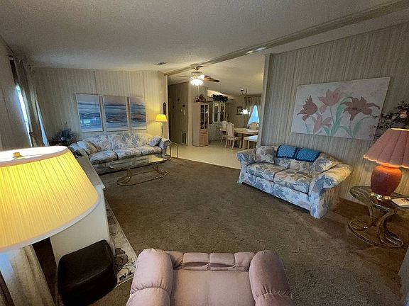 3rd image of 704 Arrow Ln