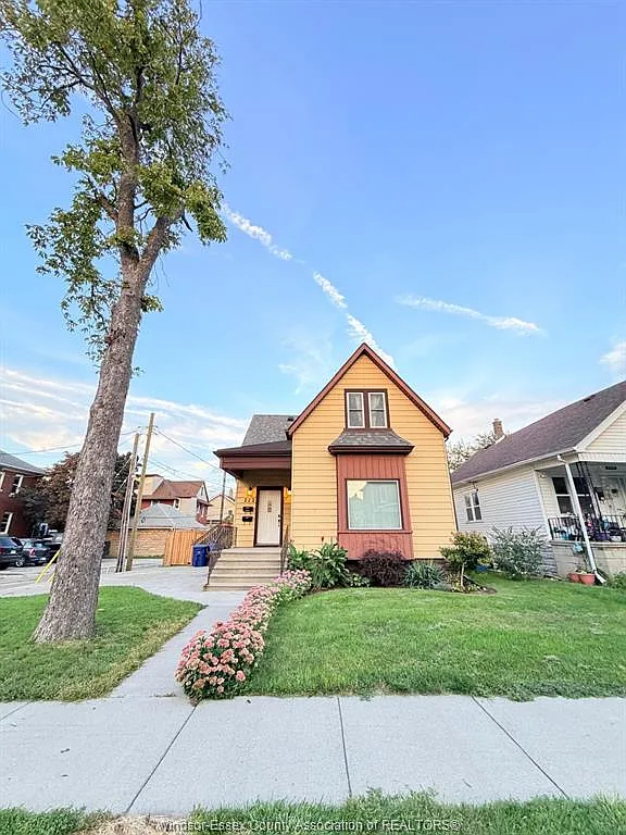 3 bed, $1,950 — Photo 1