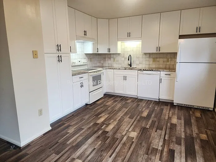 4 bed, 2.5 bath, 2100 sqft, $2,950 — Photo 3