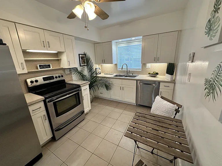 950 E Dayton Cir — Photo 10