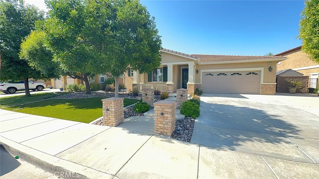 3 bed, 2.5 bath, 1901 sqft, $3,200 — Photo 3