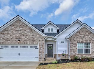 637 Whirlaway Dr, Burns, TN 37029