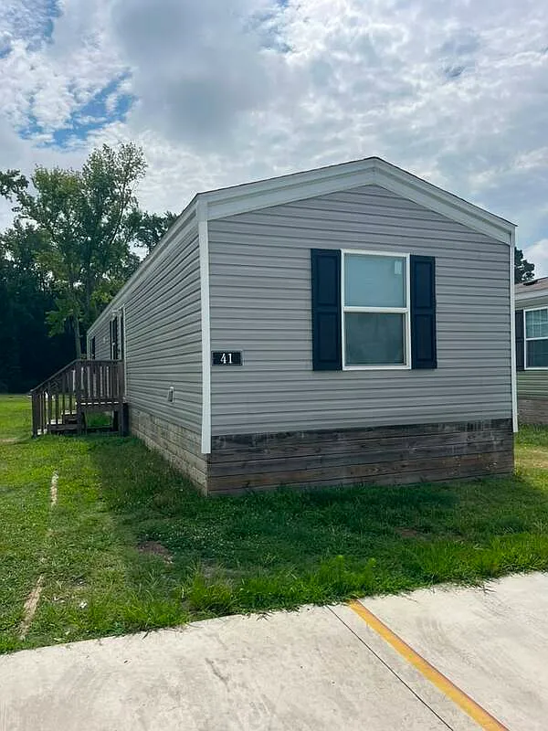 3 bed, 2.0 bath, $1,100 — Photo 1