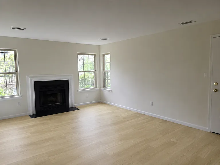 27 Lear Ct — Photo 32