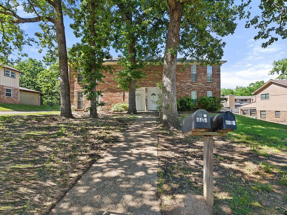 2nd image of 2302/2304 Aberdeen Dr