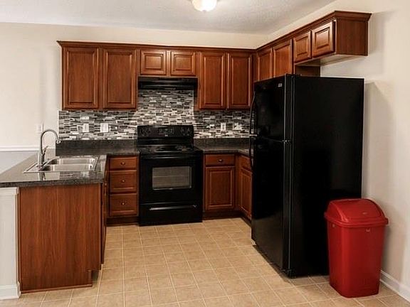 4th image of 504 Simpson Place Dr