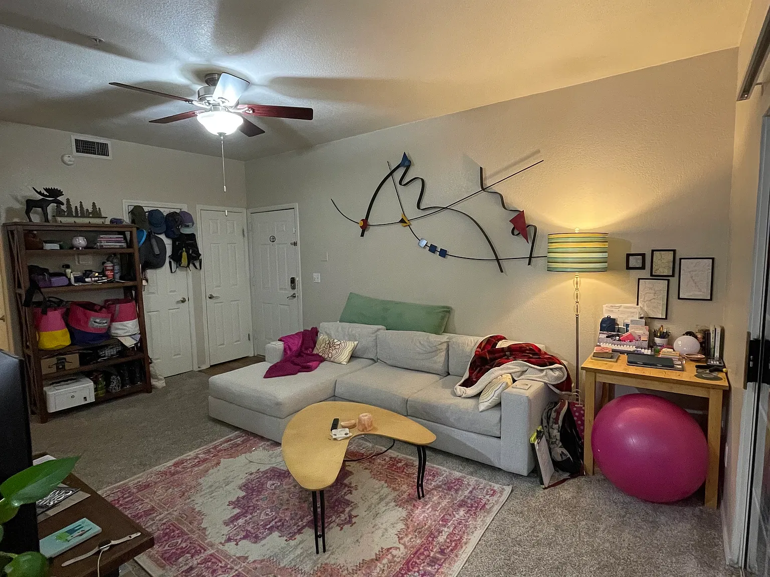 1 bed, 718 sqft, $1,613 — Photo 2