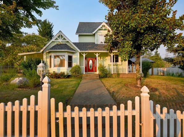 340 NE 2nd St, Oakland, OR 97462