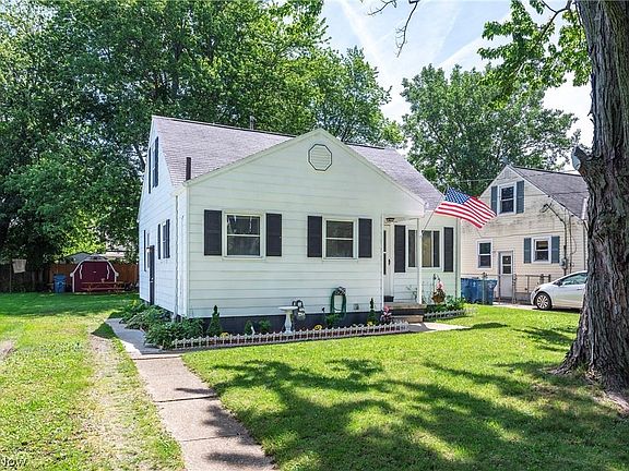 3rd image of 1525 Cedar Dr
